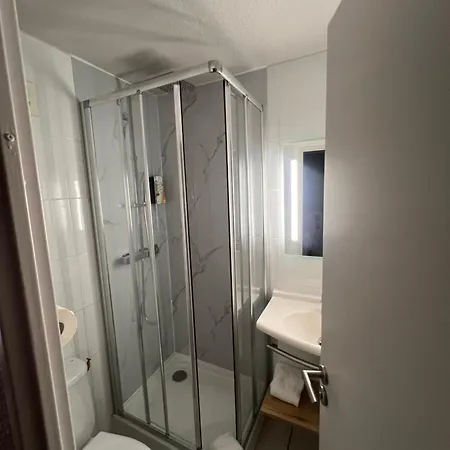 Sure By Western Nimes Est 3* Маргерит