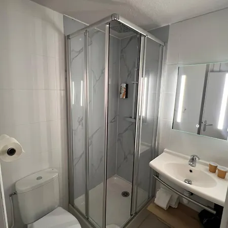 Отель Sure By Western Nimes Est