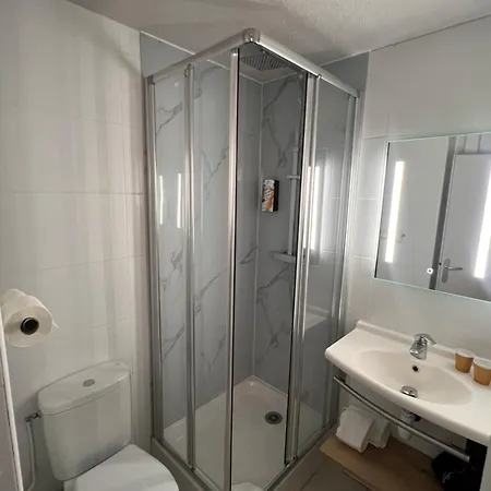 Sure By Western Nimes Est Отель 3*