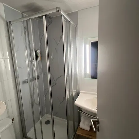 Sure By Western Nimes Est 호텔 말게레츠