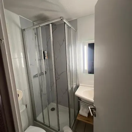 Sure By Western Nimes Est Отель