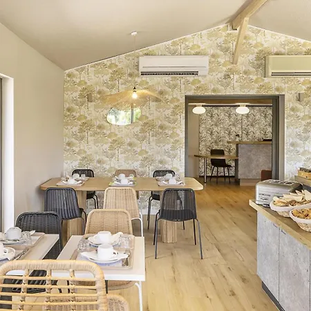 Sure By Western Nimes Est Отель 3*