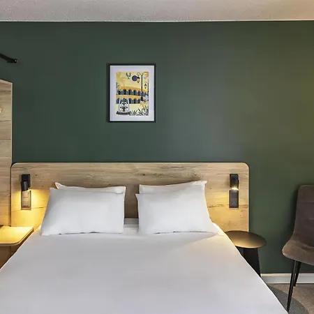 Sure By Western Est Hotel