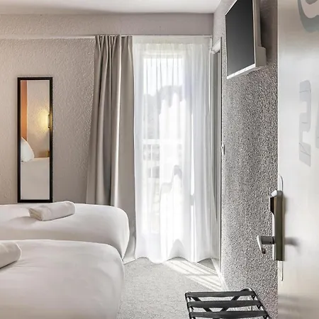 Отель Sure By Western Nimes Est