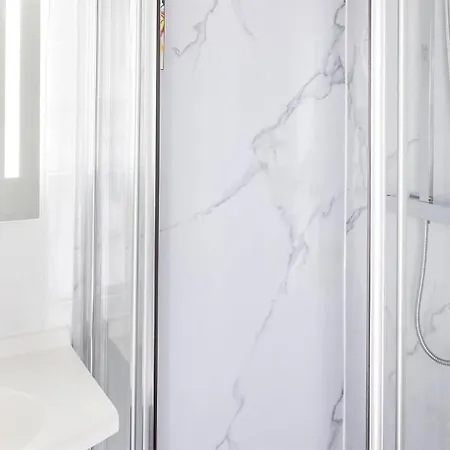 Sure By Western Nimes Est Отель Маргерит