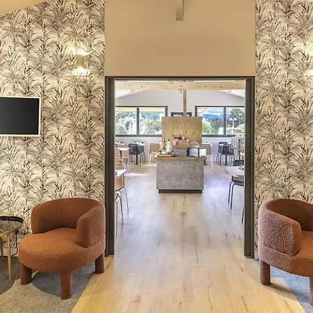 Sure By Western Nimes Est 3* Маргерит