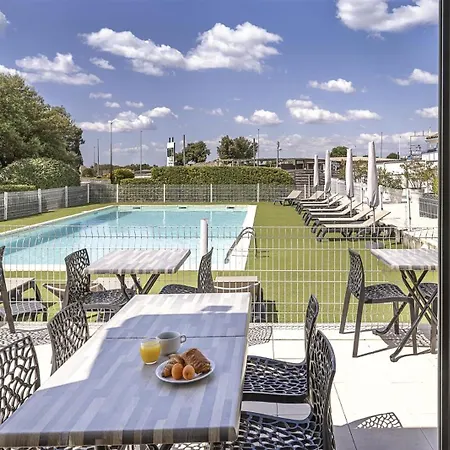 Sure By Western Nimes Est Отель 3*