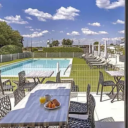 Sure By Western Nimes Est 3* Marguerittes
