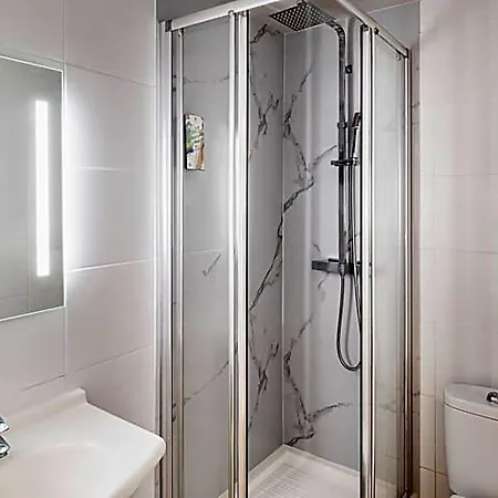 Szálloda Sure By Western Nimes Est 3*