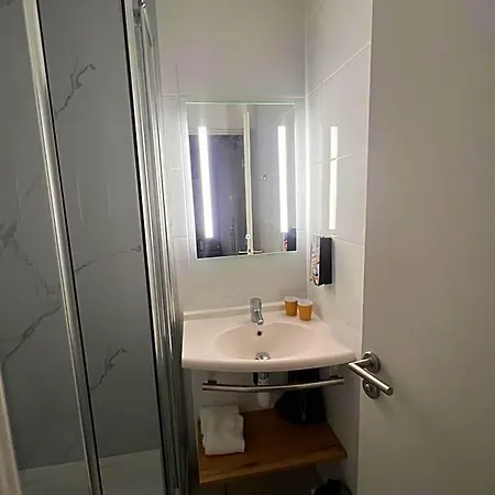 Hotell Sure By Western Nimes Est 3*