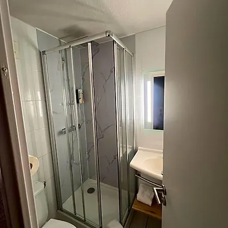 Sure By Western Nimes Est Hotell 3*