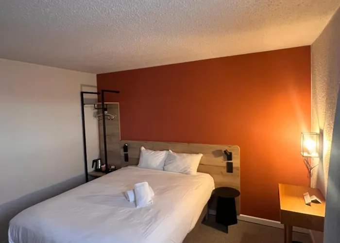 Sure By Western Nimes Est 3* 马尔格里特