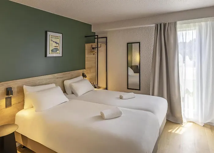 Sure By Western Nimes Est 3*