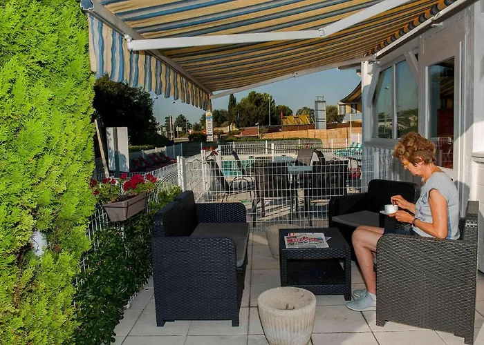 Sure By Western Nimes Est 3* مارغيريتيس
